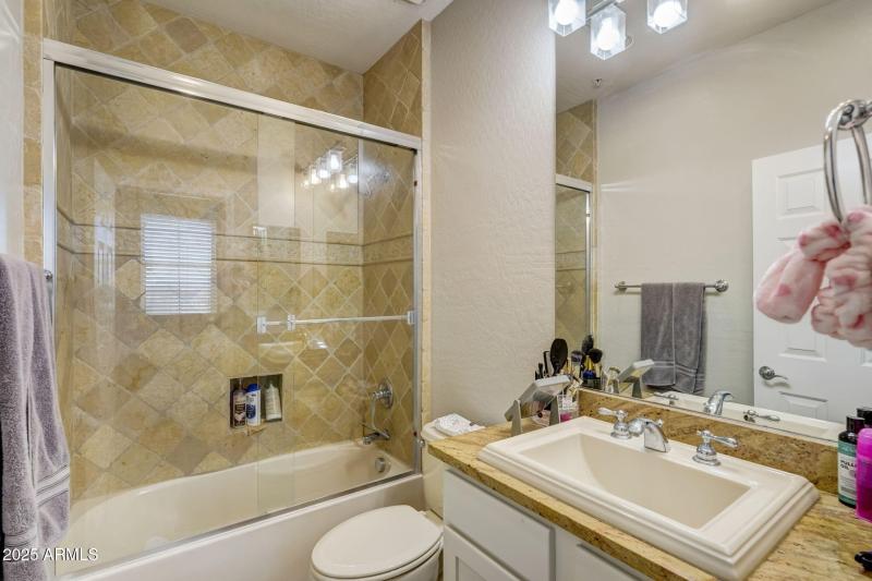 E Rough Rider Rd 1212-022