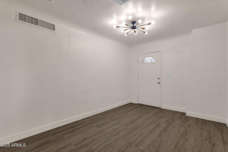 6-web-or-mls-329-n-17th-dr