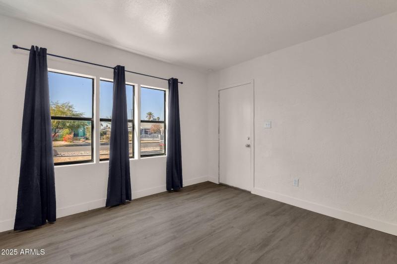 28-web-or-mls-329-n-17th-dr