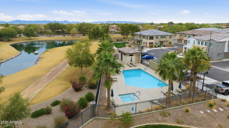 DRONE Reflecting_Walls_Real_Estate_Photo