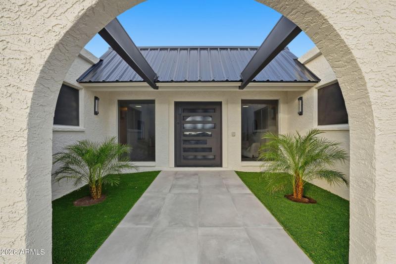 large-019b86a6-42b8-7033-ba48-54fcf0f8c0