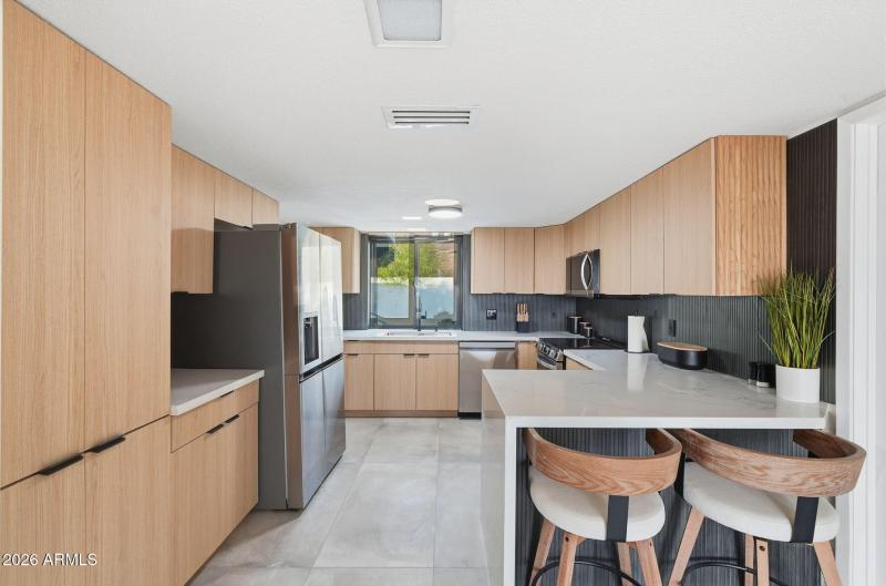 large-019b86a6-44e3-718f-8c5c-4ab025b242