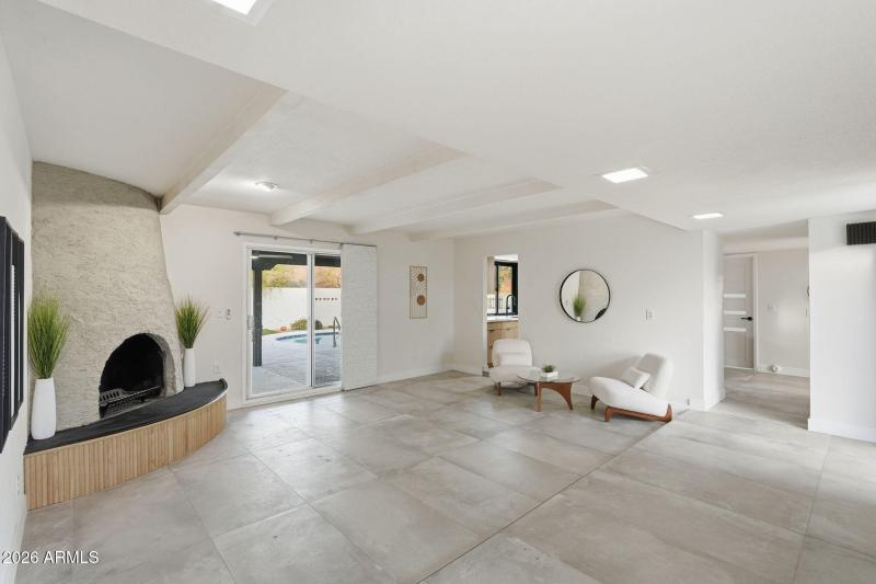 large-019b86a6-44b0-72e0-ac38-606f5b1e59