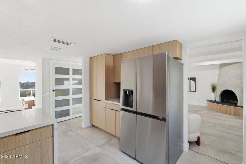 large-019b86a6-454f-73b9-a823-922f293ea7