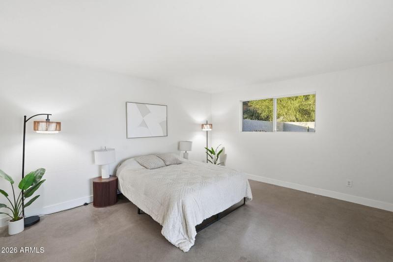 large-019b86a6-4658-7270-8131-fd46193ce4