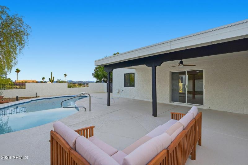 large-019b86a6-4972-73ab-acfd-630b835b38