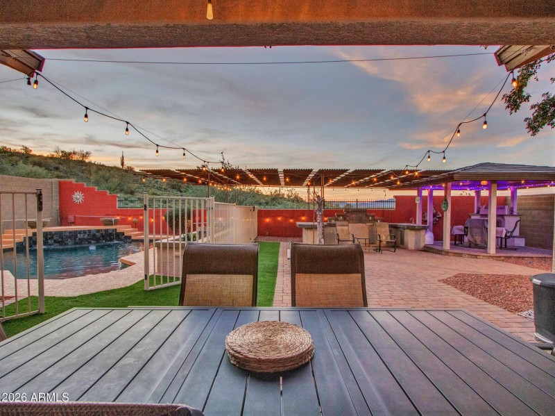 Evening_03-Backyard--(1)