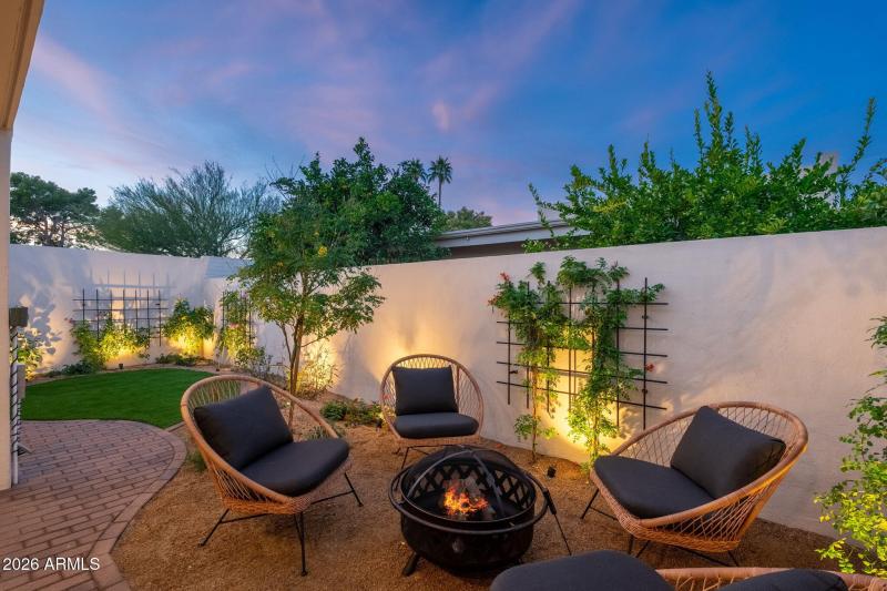 8742 E Via De Sereno - 47