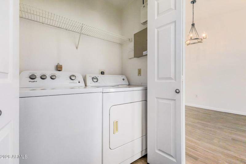 Washer/Dryer included