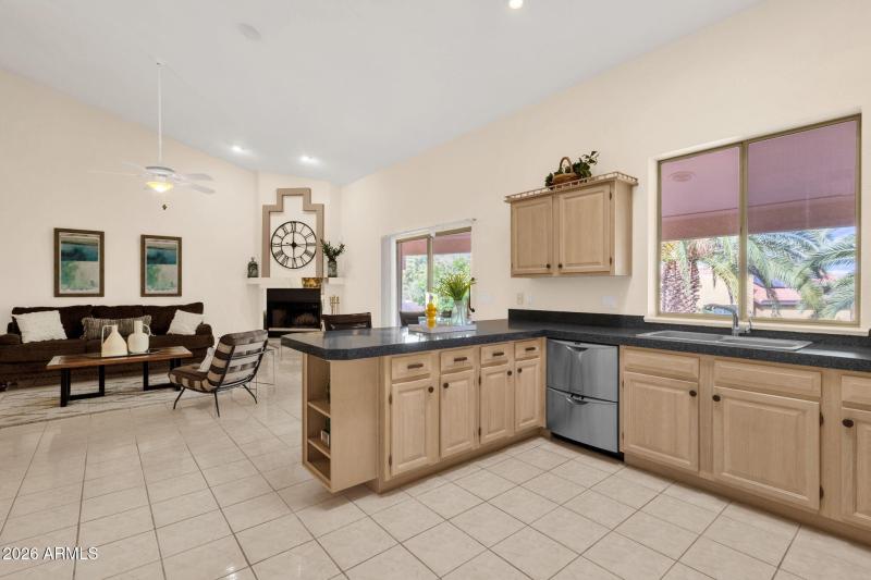 23-web-or-mls-16072-e-ponderosa-dr