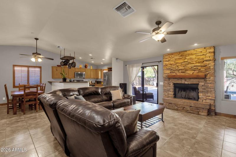 10-web-or-mls-17410-e-santa-rosa-ln