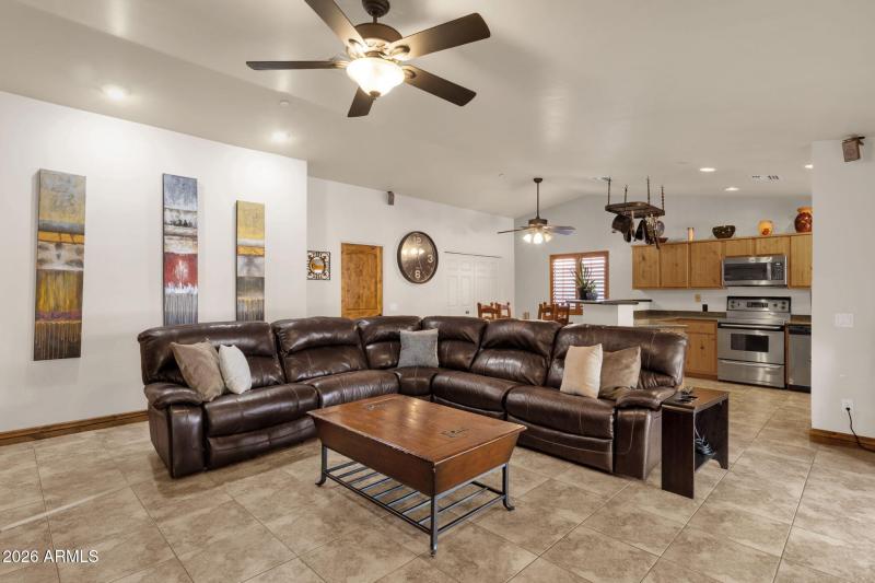 11-web-or-mls-17410-e-santa-rosa-ln