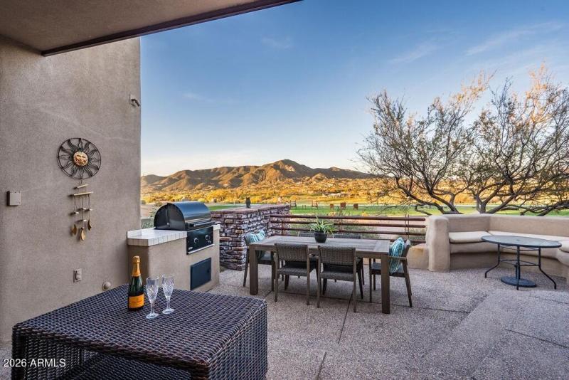 025_Mountain Vistas with Green Grass