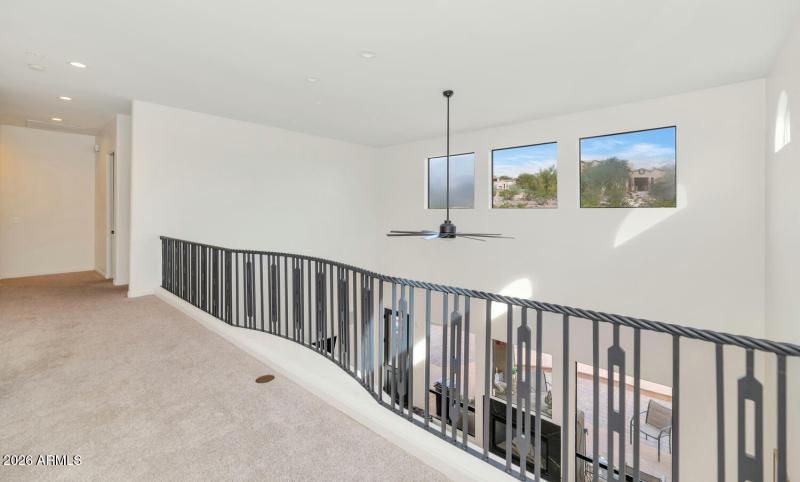 1404 E Michelle Dr-large-039-012-1404 E