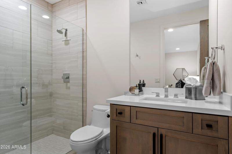 019_Guest Ensuite Bath #1