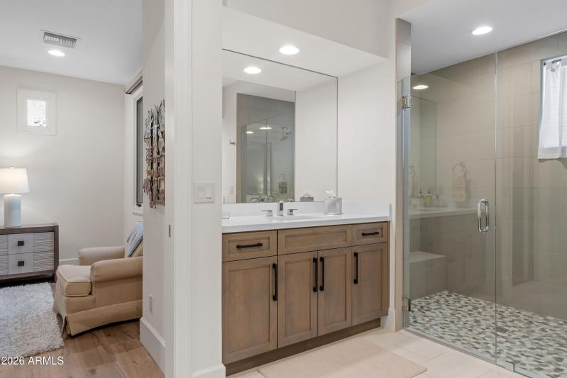 022_Double Vanity Jack and Jill Bath