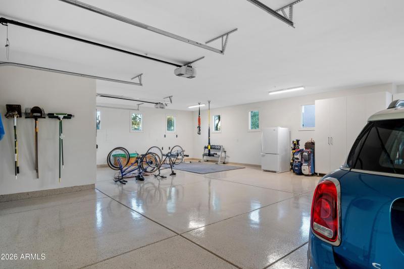 030_Pristine 3 car Garage