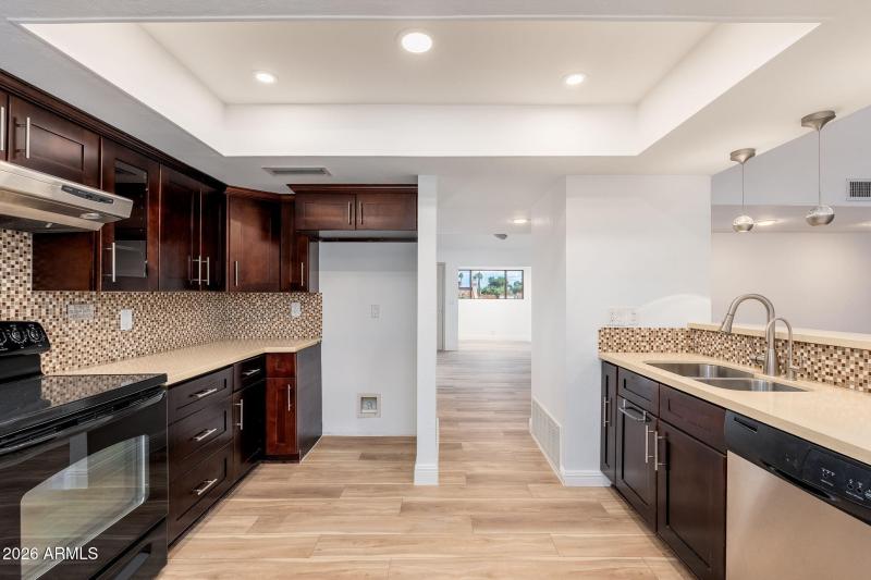 9709 E Mountain View Rd UNIT 2705, 01-05