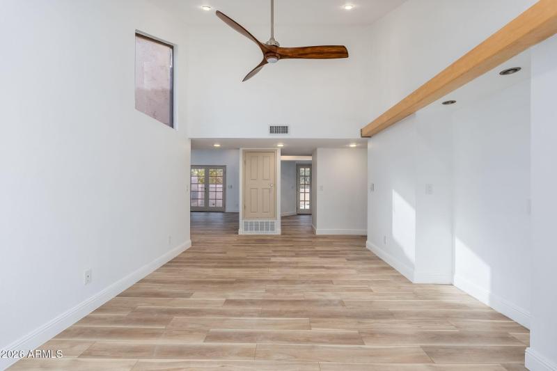 9709 E Mountain View Rd UNIT 2705, 01-05