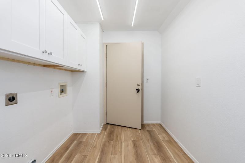 9709 E Mountain View Rd UNIT 2705, 01-05