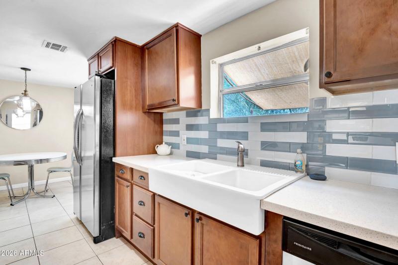 18-custom-712 E Pierce St-18