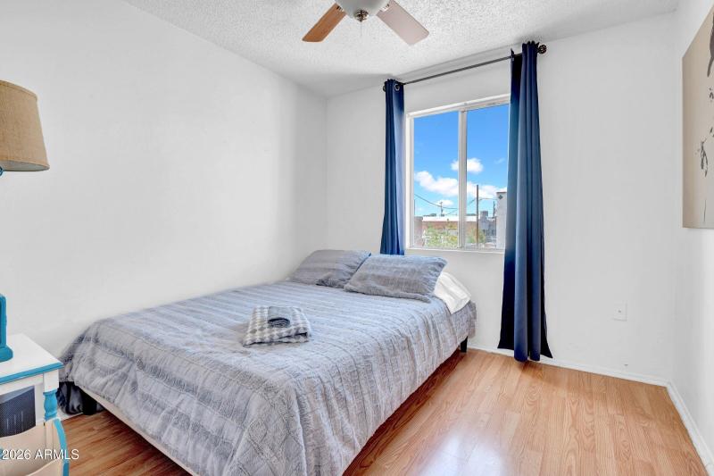 19-custom-712 E Pierce St-19