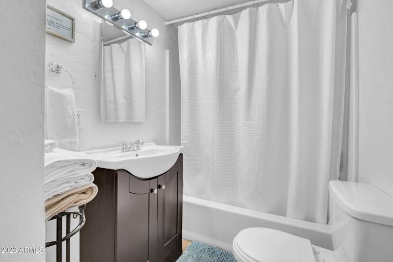 28-custom-712 E Pierce St-28