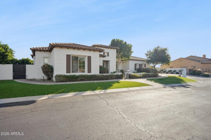 4-web-or-mls-11479-n-87th-pl