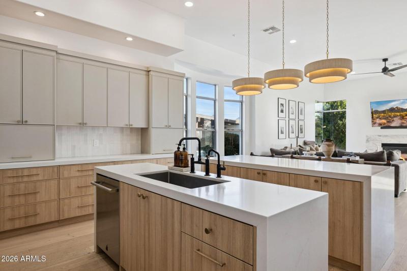 24-web-or-mls-11479-n-87th-pl