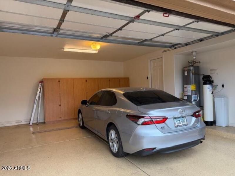 Garage w/epoxy flooring