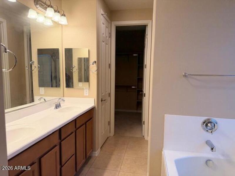 Master bathroomMG_8503