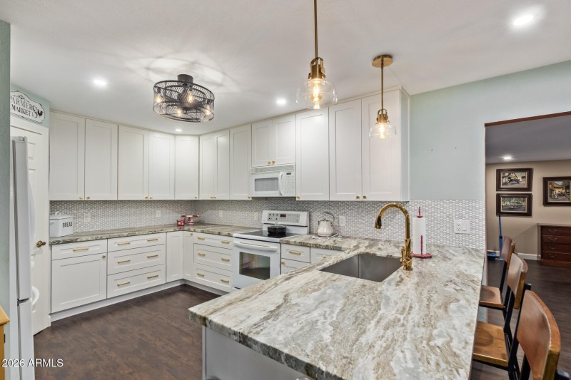 9013 E Sun Lakes Blvd S