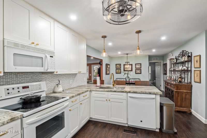 9013 E Sun Lakes Blvd S