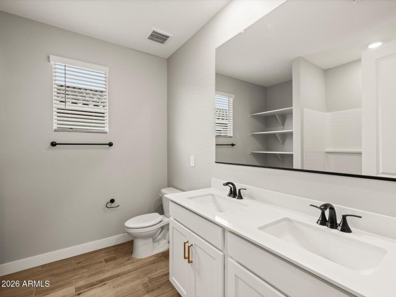 Bath 2 Double Sinks!