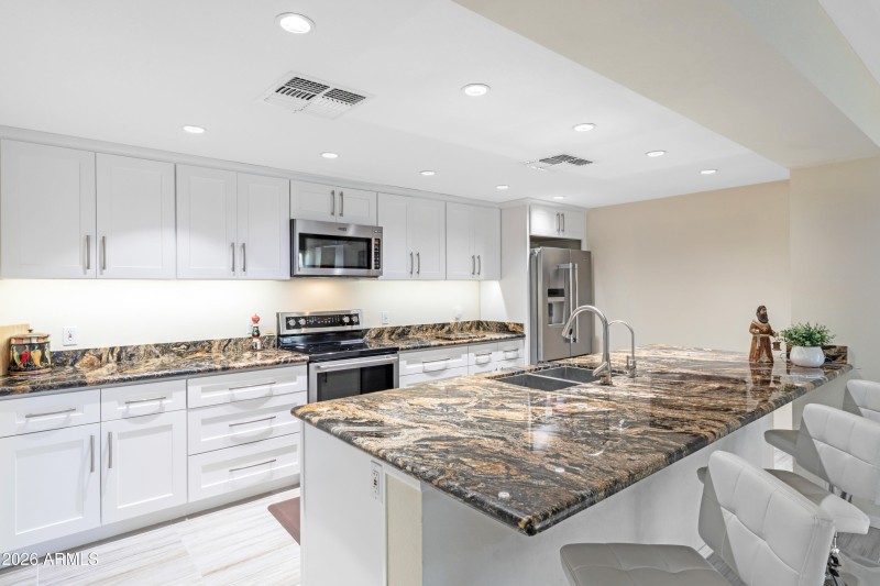 Beautiful Remodeled Kitchen!