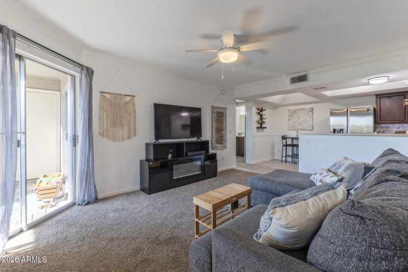 1720 East Thunderbird Road-large-004-060