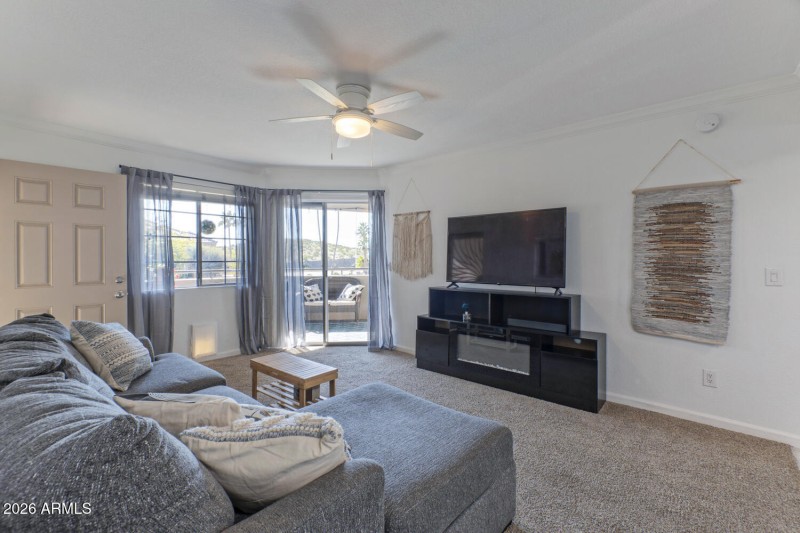 1720 East Thunderbird Road-large-006-050