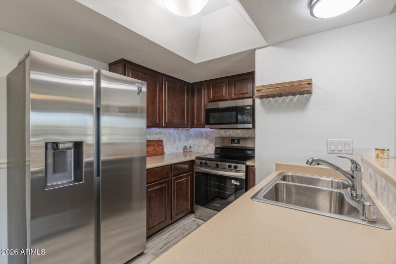 1720 East Thunderbird Road-large-008-054