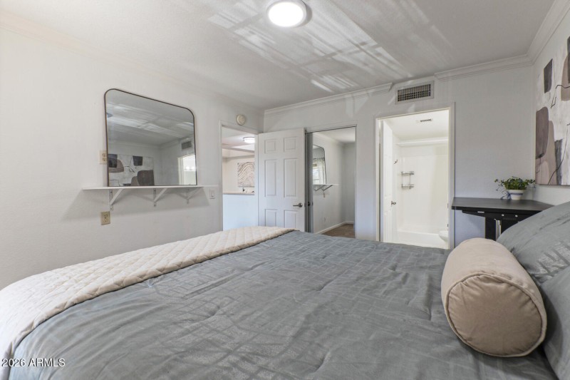 1720 East Thunderbird Road-large-010-051