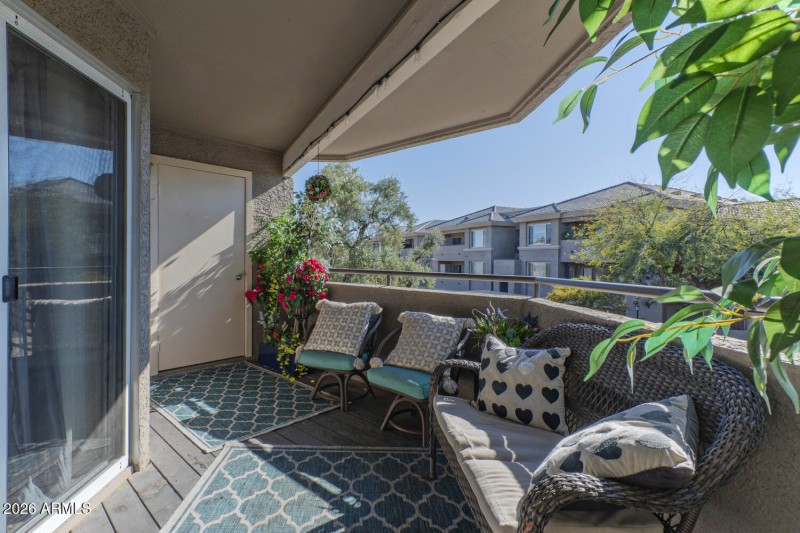 1720 East Thunderbird Road-large-016-053