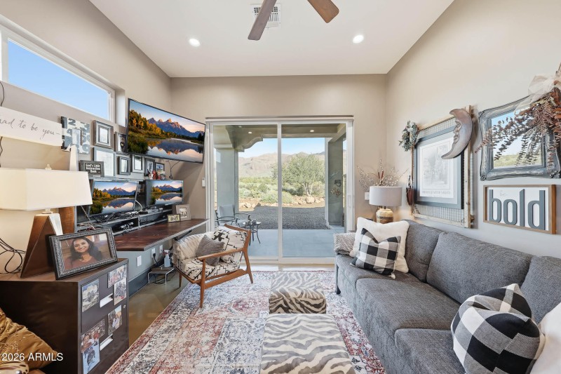 Bedroom/Office with a view