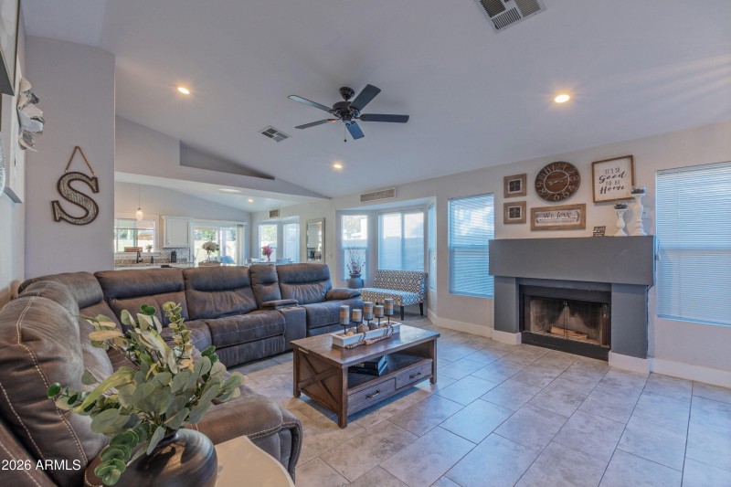 23658 North 36th Drive-print-007-009-liv