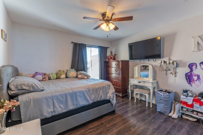 23658 North 36th Drive-print-017-013-gue