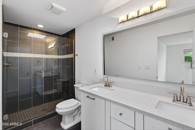 Bedroom 2 (en suite)