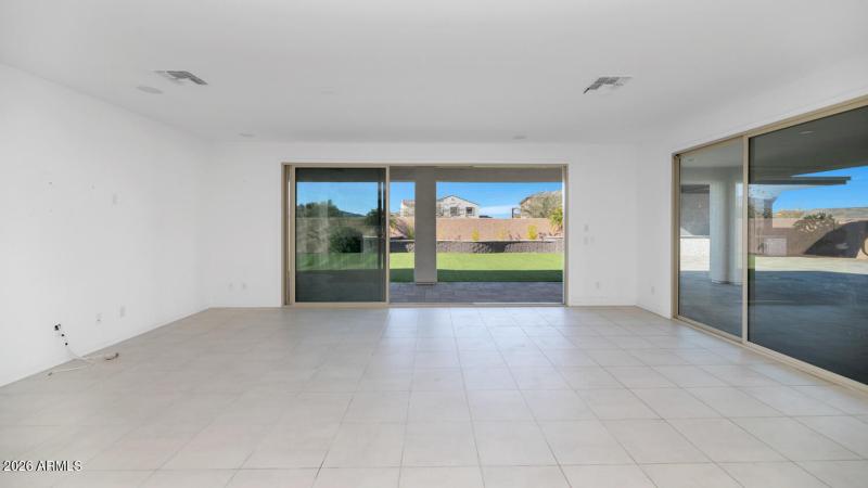 11208 S 52nd Ln-large-003-008-11208 S 52