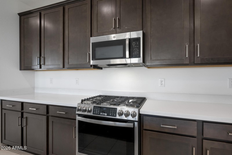 11208 S 52nd Ln-large-009-012-11208 S 52