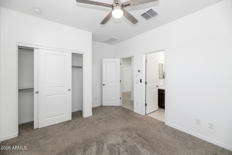 11208 S 52nd Ln-large-016-007-11208 S 52