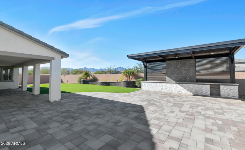 11208 S 52nd Ln-large-022-026-11208 S 52