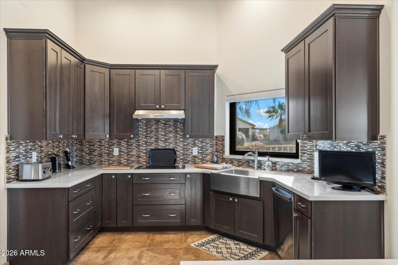 Plenty of Kitchen Cabinet Space