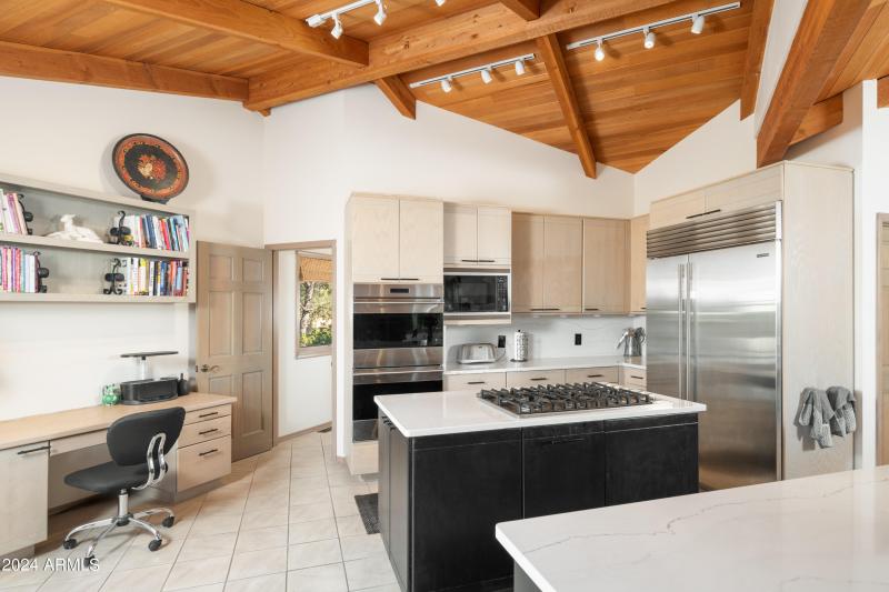 NEW QUARTZ COUNTERS & NEW APPLIANCES